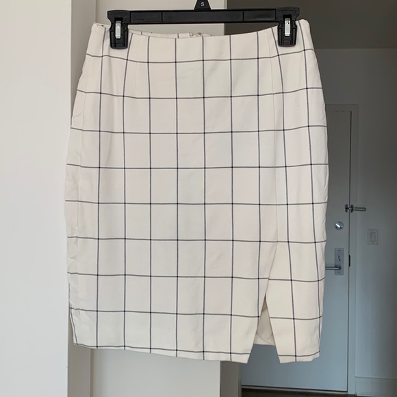 Banana Republic Pencil Skirt With Slit Window Pane - Picture 2 of 4